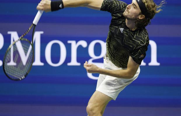 O campioană de Grand Slam, calificată în turul 3 la US Open, se ia de Tsitsipas: „Ați încercat vreodată să schimbați sutienul ud în 3 minute? Tu ce faci atât de mult?”