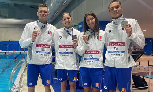Patrick Dinu, Rebecca Diaconescu, Bianca Costea și David Popovici au adus argintul la ștafeta mixtă de 4x100m liber. Foto: Federației Române de Natație și Pentatlon Modern