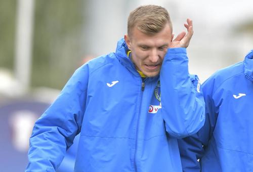 Petrolul a primit o interdicție la transferuri din partea UEFA, din cauza unei datorii către albanezul Armando Vajushi (30 de ani). Oficialii „lupilor galbeni” susțin că au achitat suma și așteaptă deblocarea situației.