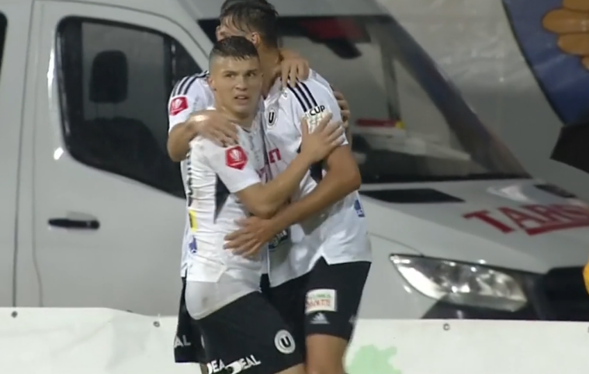 U Cluj - FCU Craiova | Ioan Filip (33 de ani, mijlocaș central) a deschis scorul în minutul 28, după un șut deviat. Pentru a desluși dacă a fost ofsaid sau nu la faza golului, arbitrii din cabina VAR au avut nevoie de 5 minute.