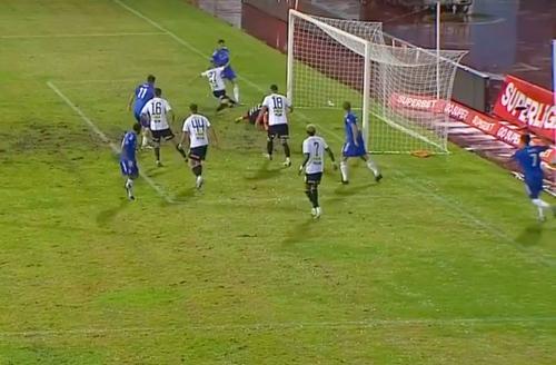 U Cluj - FCU Craiova | În minutul 49, oltenii au ratat 4 ocazii uriașe la aceeași fază. Moment incredibil în Liga 1!