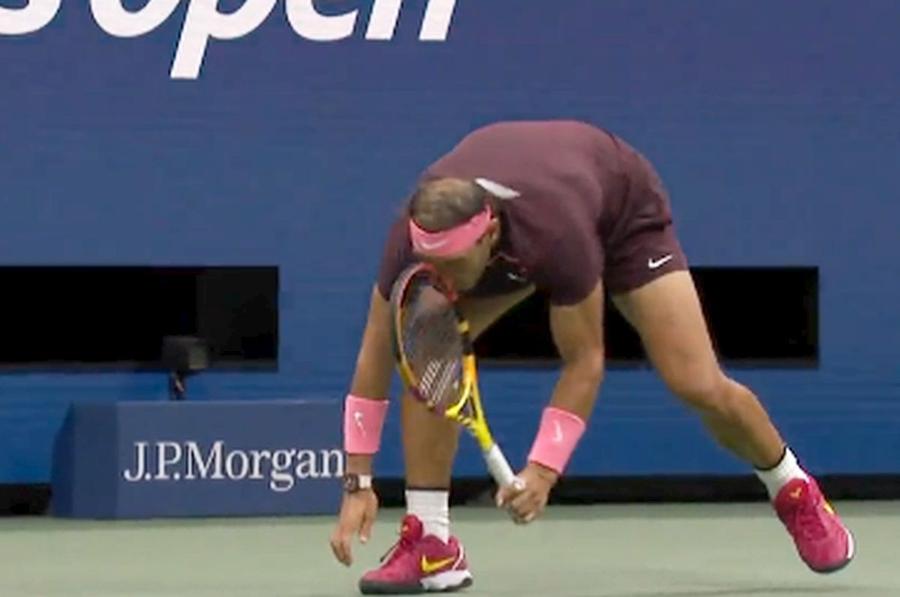 Momentul în care racheta i-a ricoșat în nas lui Nadal Cu nasul tăiat, Rafa Nadal s-a calificat în turul 3 la US Open » „Accidentat” de propria rachetă!