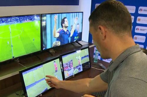 Orlando Nicoară, directorul firmei care deține drepturile TV pentru Liga 1, a fost invitat în episodul cu numărul 6 al podcastului Profu' de Sport. Printre subiectele abordate s-a numărat și sistemul VAR, cu hibele și controversele din jurul lui.