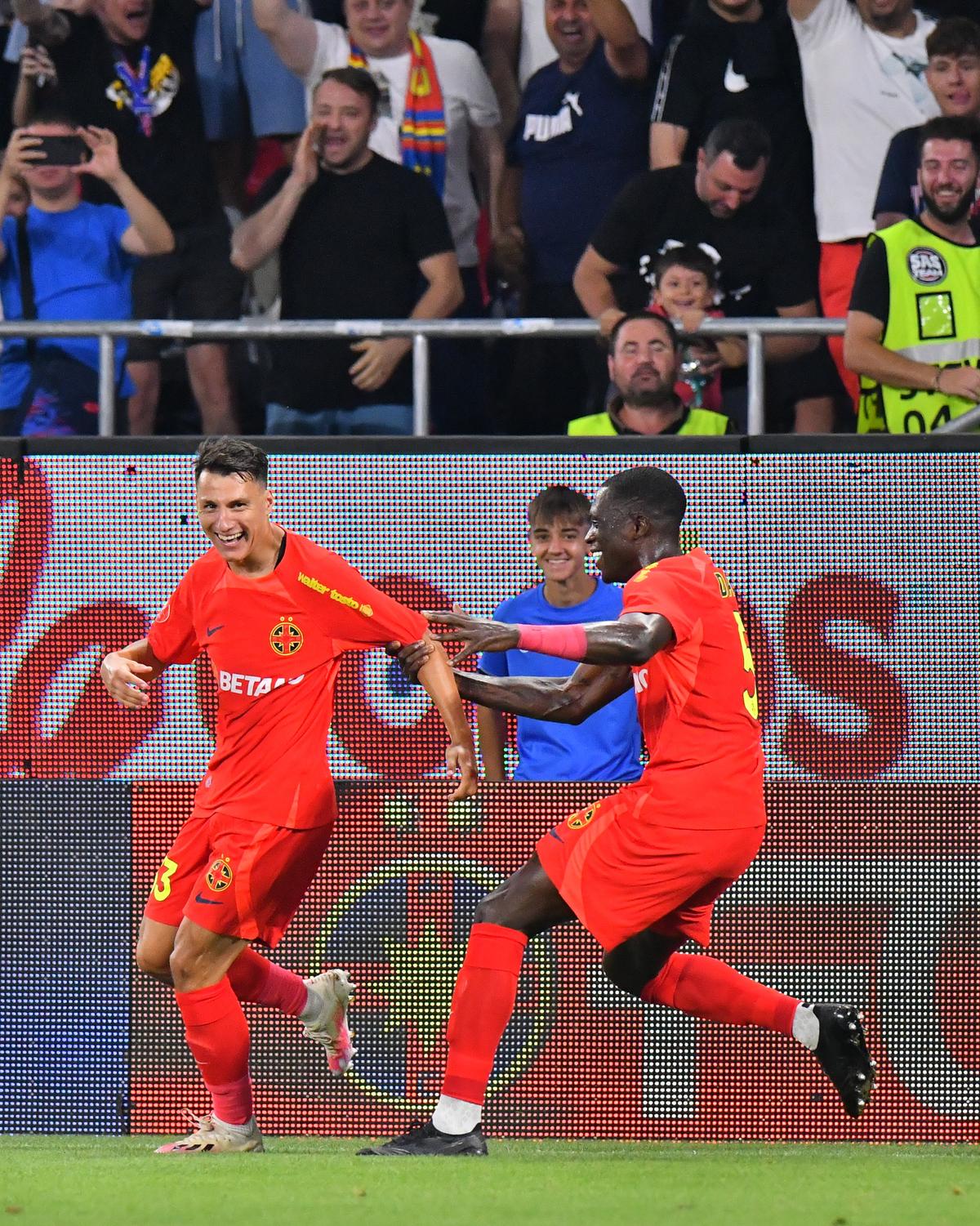 FCSB a spulberat-o pe Craiova într-o repriză » Olaru și Tavi Popescu au făcut spectacol în Ghencea