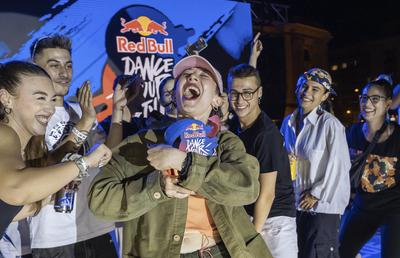 Sătănel (Alexandra Barac) câștigă pentru a doua oară  Red Bull Dance Your Style