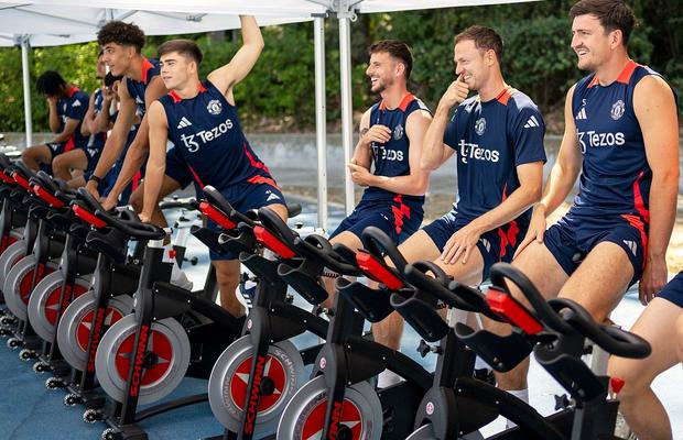 Un nume mare la București » Ce surprize pregătesc fanii Manchester United din România pentru meciul cu FCSB