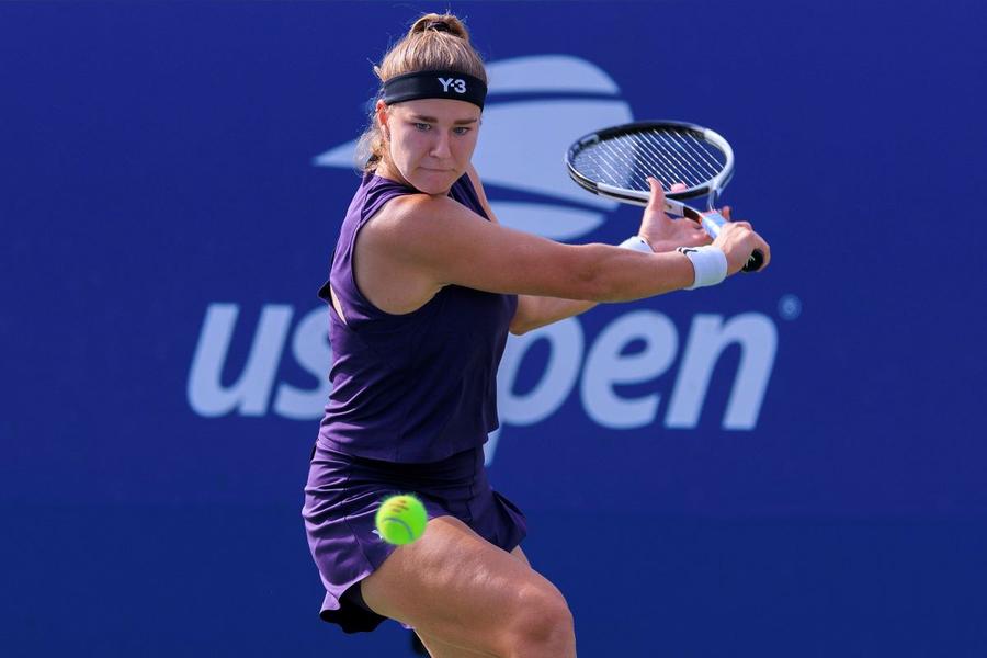 Karolina Muchova în acțiune la US Open Foto: Imago Images Cehia domină tabloul feminin la US Open cu trei jucătoare în sferturile de finală: „E bine că nu jucăm între noi” » Explicațiile succesului extraordinar
