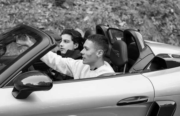 David Popovici și-a condus bolidul de lux la evenimentul organizat de Porsche în România: „Tribute to Transfăgărașan”