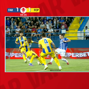 Penalty acordat ușor în Farul - Petrolul. FOTO: captură Prima Sport