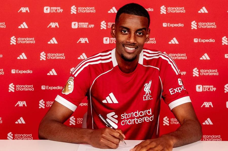 Alexander Isak, în tricoul lui Liverpool/ foto: Instagram @liverpoolfc Alan Shearer, verdict dur: „Acest transfer este dăunător pentru fotbal”