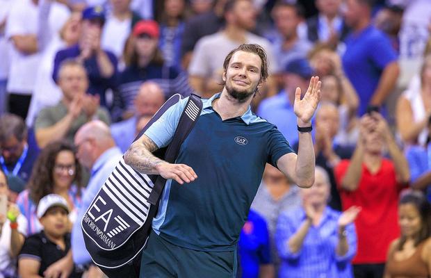 Spulberat în optimi la US Open, showman-ul Bublik și-a îmbrățișat adversarul: „Nu sunt așa slab, ești tu cel mai bun din istorie!”