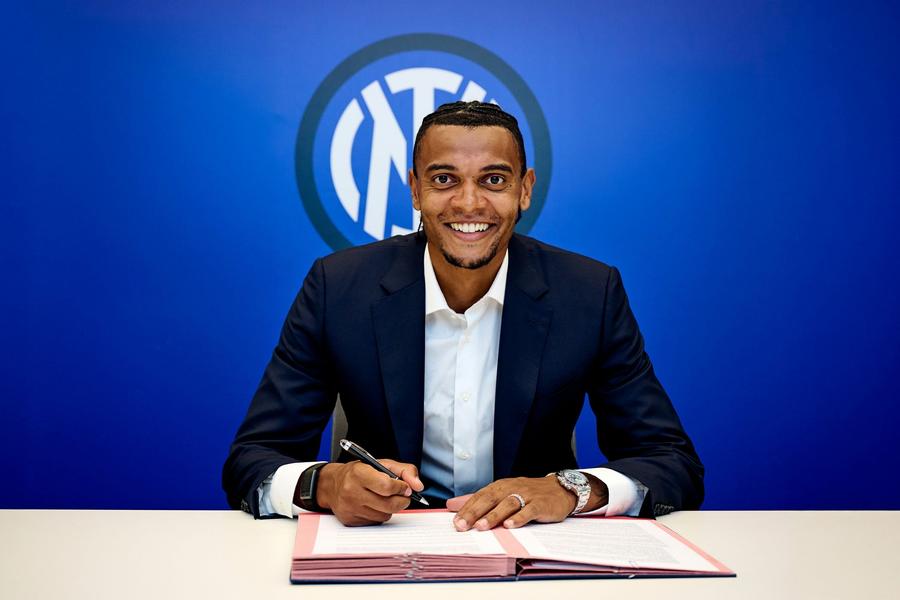 Au publicat contractul vedetei lui Cristi Chivu din Liga Campionilor » Ce salariu, clauze, bonusuri și obligații are Manuel Akanji