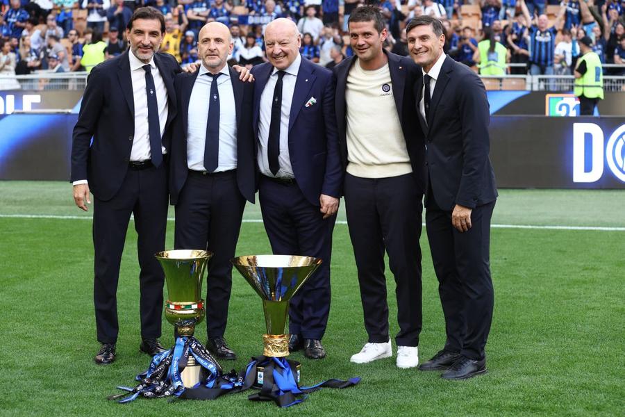 A reziliat contractul și mâine își la revedere de la Cristi Chivu » Cine va fi noul director sportiv al lui Inter
