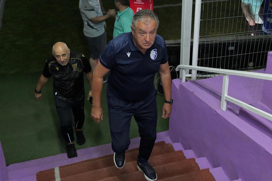 6 detalii de la FC Argeș - FCSB: „ritualul” ales de roș-albaștri după ultimele evenimente din club + Baciu s-a oprit din indicații pentru un dialog plin de ironii