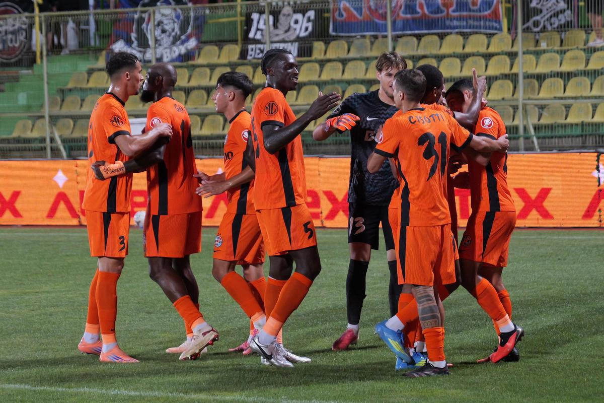 6 detalii de la FC Argeș - FCSB: „ritualul” ales de roș-albaștri după ultimele evenimente din club + Baciu s-a oprit din indicații pentru un dialog plin de ironii