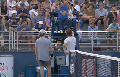 Moment bizar la US Open! A vrut să se retragă în timpul meciului, dar supervizorul nu l-a lăsat