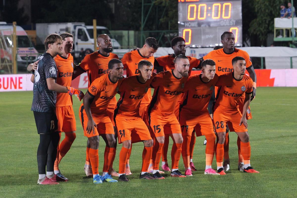 6 detalii de la FC Argeș - FCSB: „ritualul” ales de roș-albaștri după ultimele evenimente din club + Baciu s-a oprit din indicații pentru un dialog plin de ironii