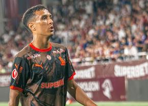 „Du-te târâș!” » Fotbalistul lui Dinamo dezvăluie mesajul haios primit înainte de transfer: „Nu lua avionul”