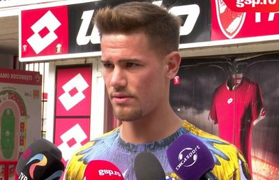 FCSB - DINAMO // VIDEO Jucătorii lui Uhrin jr. îi amenință pe roș-albaștri la casele de bilete: „Vreau să îi bat să le închid gura!”