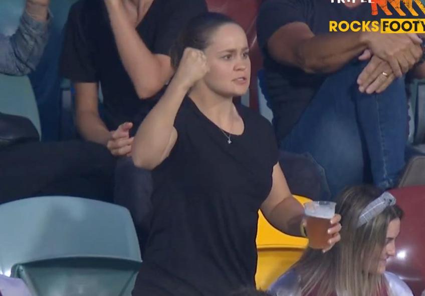 Liderul mondial Ashleigh Barty (24 de ani) a asistat astăzi la meciul dintre Brisbane Lions și Richmond Tigers, scor 69-54, din play-off-ul ligii naționale de fotbalul australian.