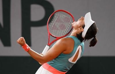 Încă un cap de serie eliminat de pe jumătatea de tablou a Simonei Halep! Caroline Garcia, favorita gazdelor, a revenit senzațional