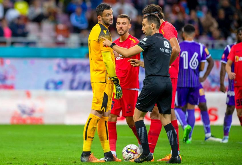 FCSB a învins-o pe FC Argeș, scor 3-2, în etapa cu numărul 12 din SuperLigă. Andreias Calcan (28 de ani), mijlocașul argeșenilor, a contestat arbitrajul brigăzii conduse de George Găman.