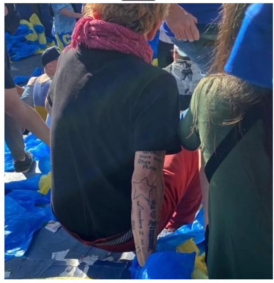 Bătaie între suporteri la Superclasico! Un fan al lui River Plate, prins de un grup de susținători ai lui Boca Juniors