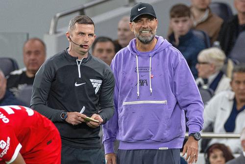 Jurgen Klopp și Michael Oliver Foto: Imago Images