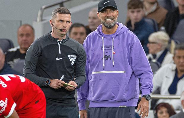 „Fluierașii” de la Tottenham - Liverpool arbitraseră cu mai puțin de 48 de ore un alt meci, cel pierdut de Cosmin Olăroiu în campionatul Emiratelor Arabe Unite