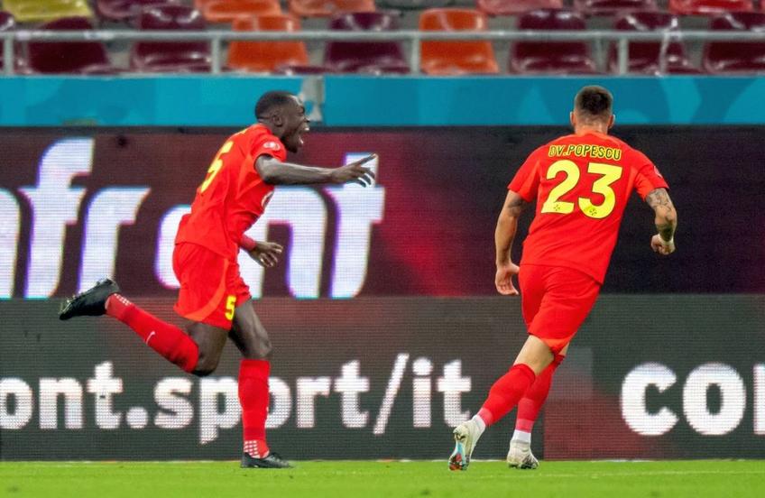 Fundașul central al celor de la FCSB, Joyskim Dawa (27 de ani), a deschis scorul în minutul 8 al meciului vicecampioanei contra Universității Cluj în urma unei faze încâlcite.