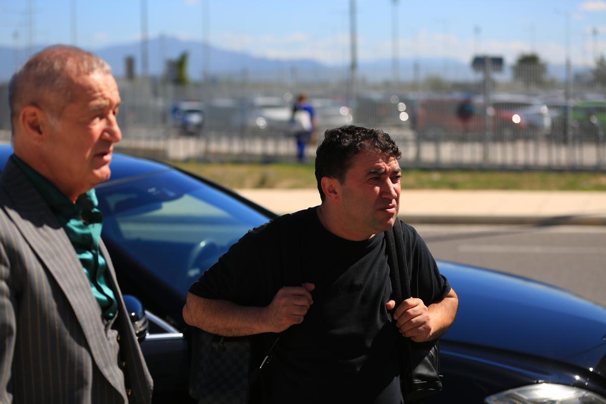 Ionuț Luțu, apariție rară » Cocoșat de bagajele lui Becali: imagini inedite surprinse de GSP la Salonic, înainte de PAOK - FCSB