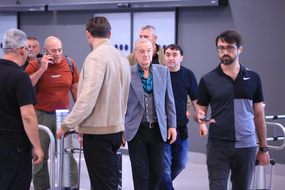 Cu rucsac de 2.000€ pe umăr, Gigi Becali a făcut show și la sosirea la Salonic: „Aici s-au născut bunicii mei! Grecii au cam părăsit bisericile, noi le umplem”