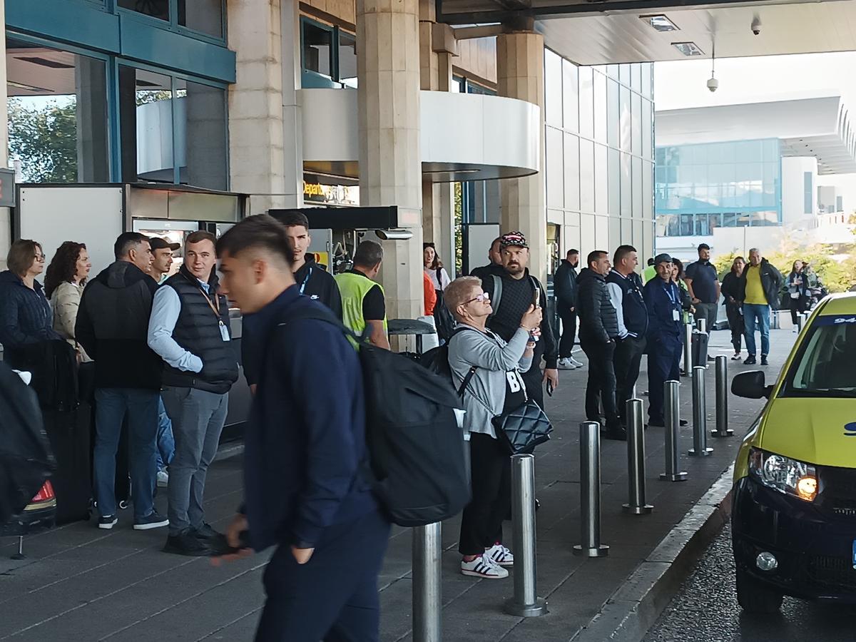 FCSB, spre Salonic... cu Gigi Becali, Luțu și călugării! » Imagini tari de pe aeroport, de la plecarea campioanei