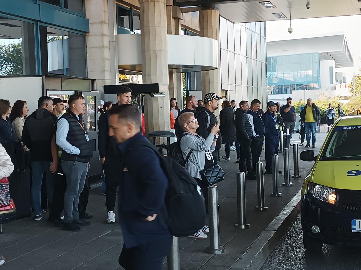 FCSB, spre Salonic... cu Gigi Becali, Luțu și călugării! » Imagini tari de pe aeroport, de la plecarea campioanei