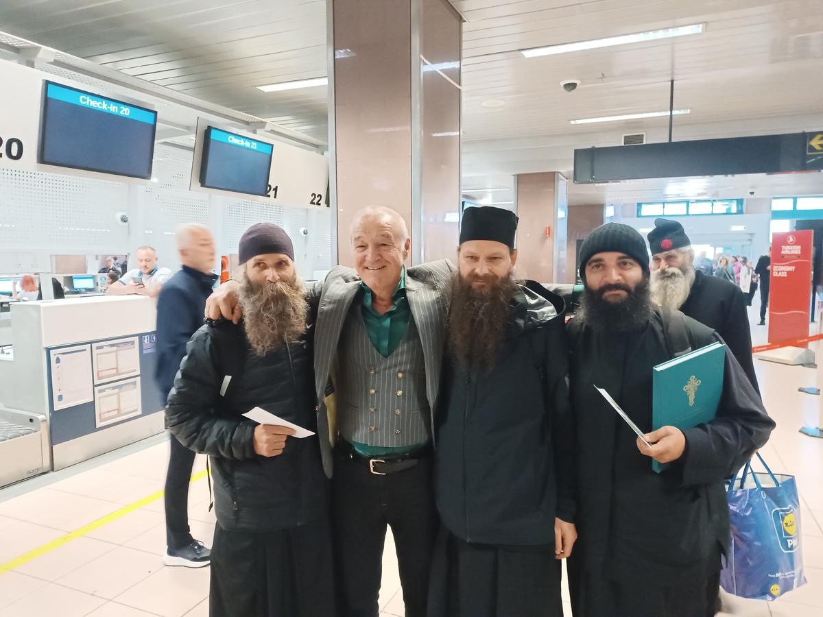 FCSB, spre Salonic... cu Gigi Becali, Luțu și călugării! » Imagini tari de pe aeroport, de la plecarea campioanei