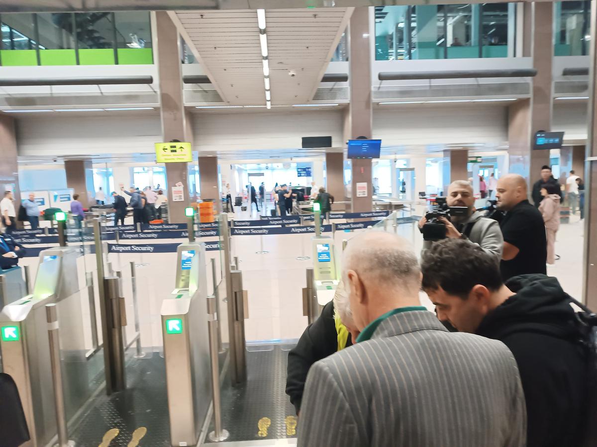 FCSB, spre Salonic... cu Gigi Becali, Luțu și călugării! » Imagini tari de pe aeroport, de la plecarea campioanei