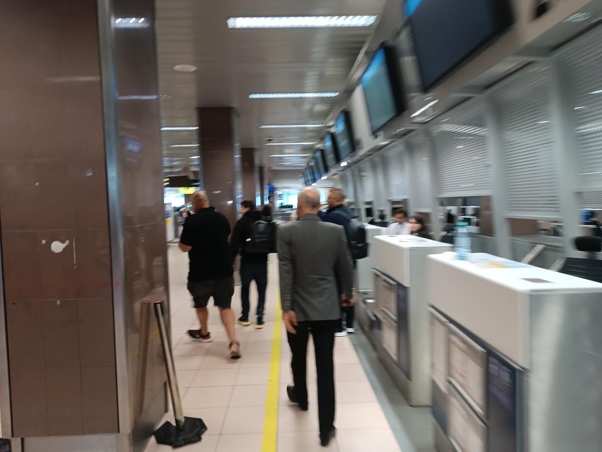 FCSB, spre Salonic... cu Gigi Becali, Luțu și călugării! » Imagini tari de pe aeroport, de la plecarea campioanei
