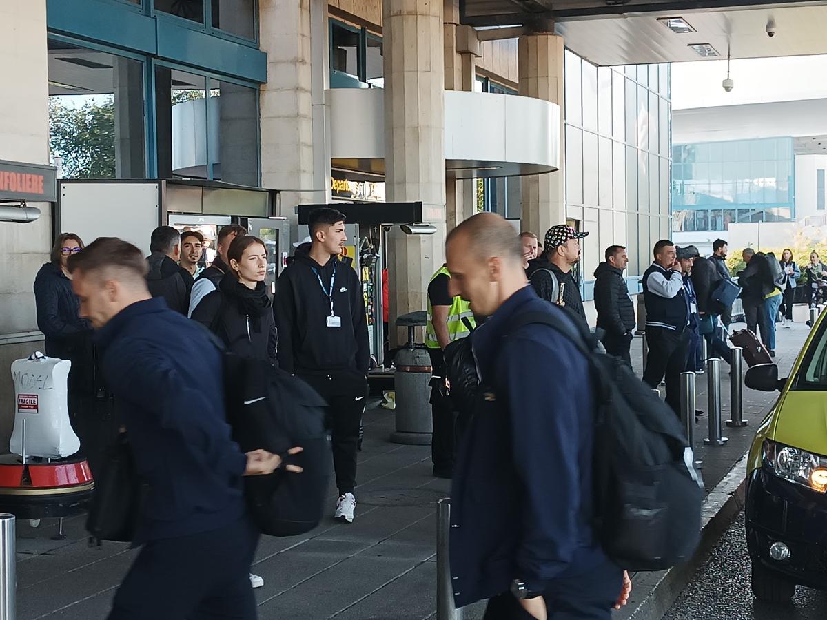 FCSB, spre Salonic... cu Gigi Becali, Luțu și călugării! » Imagini tari de pe aeroport, de la plecarea campioanei