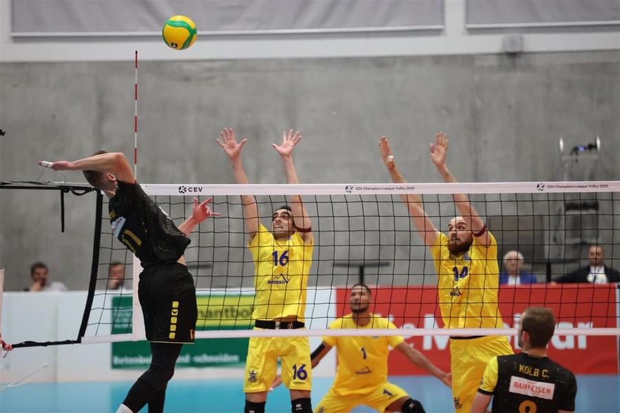 Fază din meciul Volley Schonenwerd - Corona Brașov Foto: CEV CSM Corona Brașov, pas important pentru calificarea în grupele Ligii Campionilor la volei