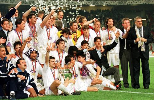 Santi Canizares (în galben), celebrând triumful în Liga Campionilor cu Real Madrid (1-0 cu Juventus), în finala de la Amsterdam, decisă de golul lui Mijatovic / Foto: Imago