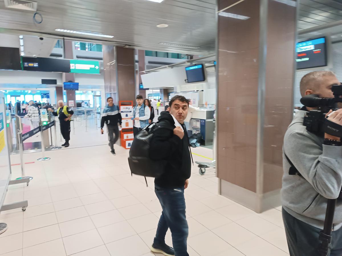 FCSB, spre Salonic... cu Gigi Becali, Luțu și călugării! » Imagini tari de pe aeroport, de la plecarea campioanei