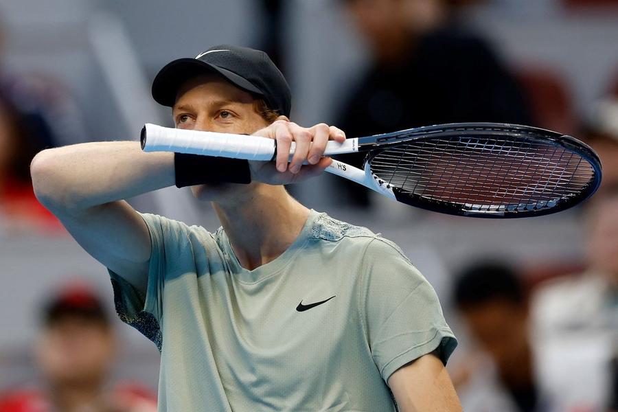 Jannik Sinner a cedat în finala de la Beijing 2024 Foto: Imago Tenis ca pe calculator în finala de la Beijing: Carlos Alcaraz, învingător după un duel uluitor cu Jannik Sinner!