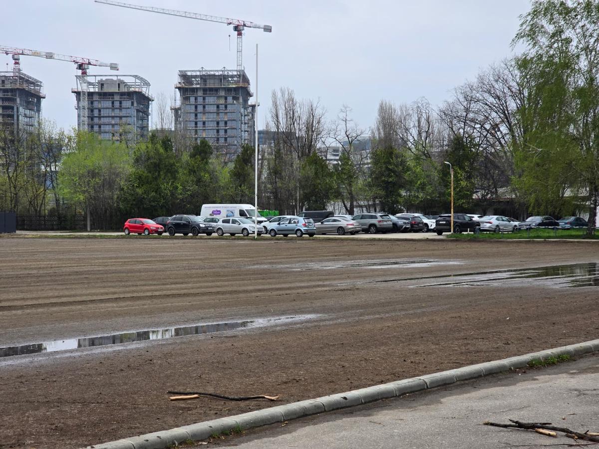 Scandal! Adrian Mutu și „Pescobar” sunt acuzați că administrează abuziv un teren din zona de lux a Capitalei: „S-au făcut stăpâni, nu cred că vom mai juca acolo”
