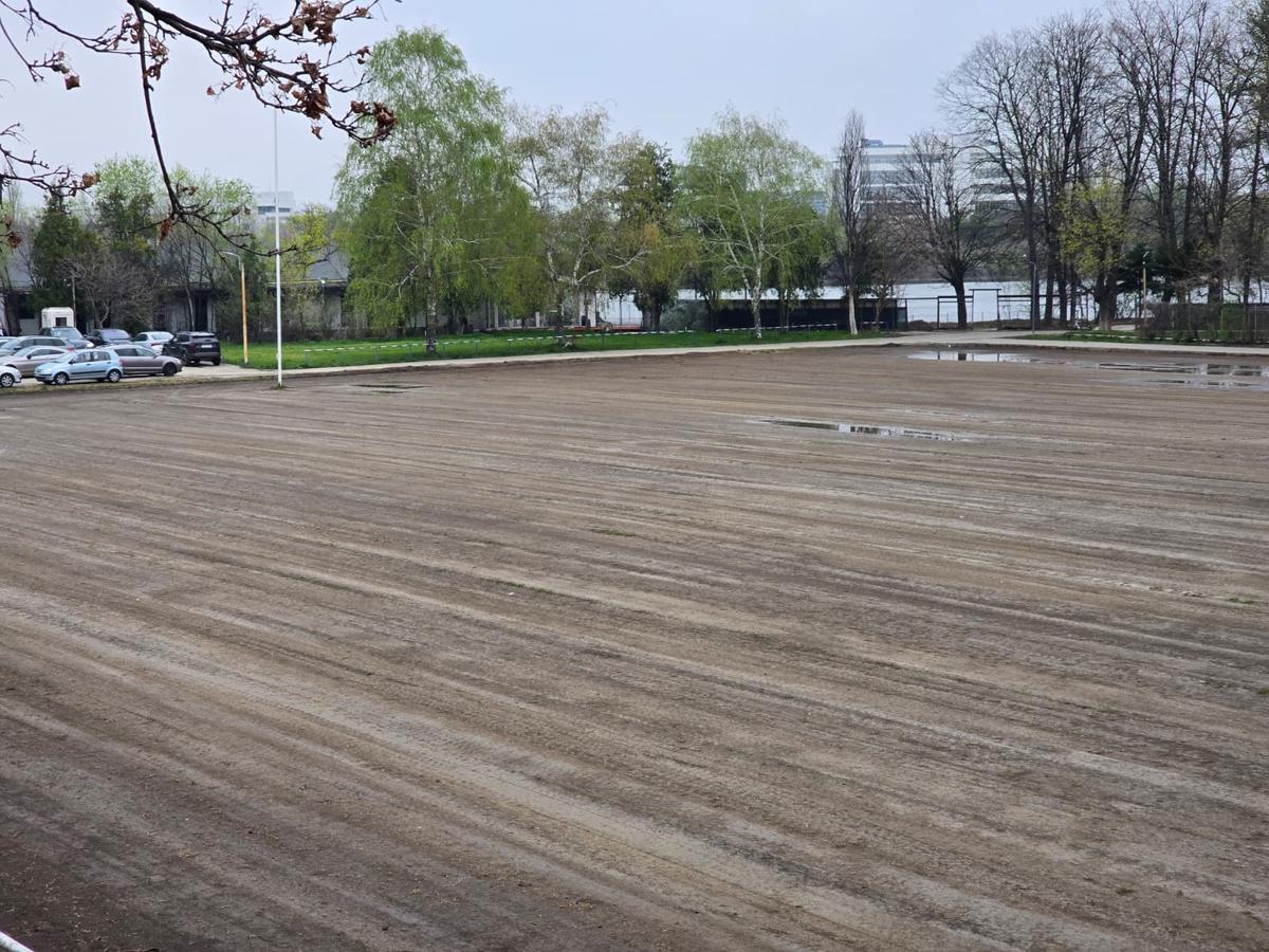 Cum arătau terenul și tribunele CCSS Tei, înainte de modernizare