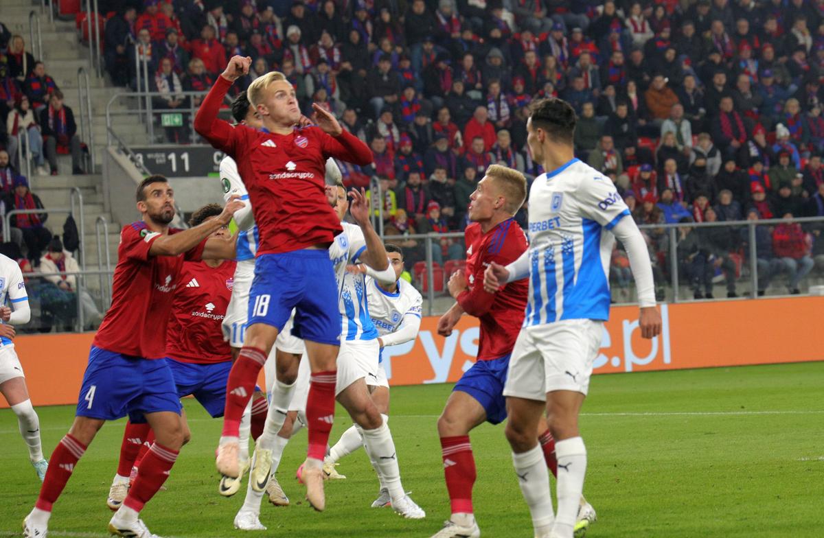 Final fără emoții în Rakow - Universitatea Craiova » „Leii” lui Rădoi au fost subordonați în Polonia