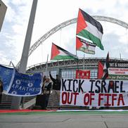 Protest în fața stadionului Wembley / Foto: Imago