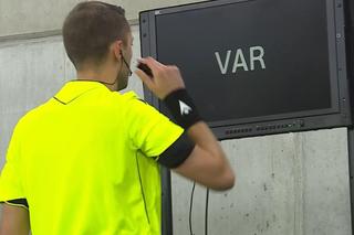 Intervenție VAR la Rakow - Craiova » Arbitrul i-a arătat cartonașul roșu