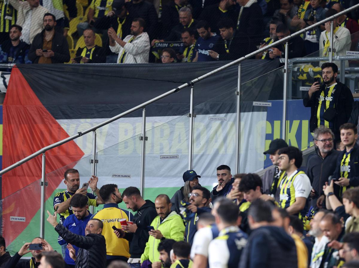 Bannere și proteste împotriva Israelului la meciurile din Europa League și Conference League