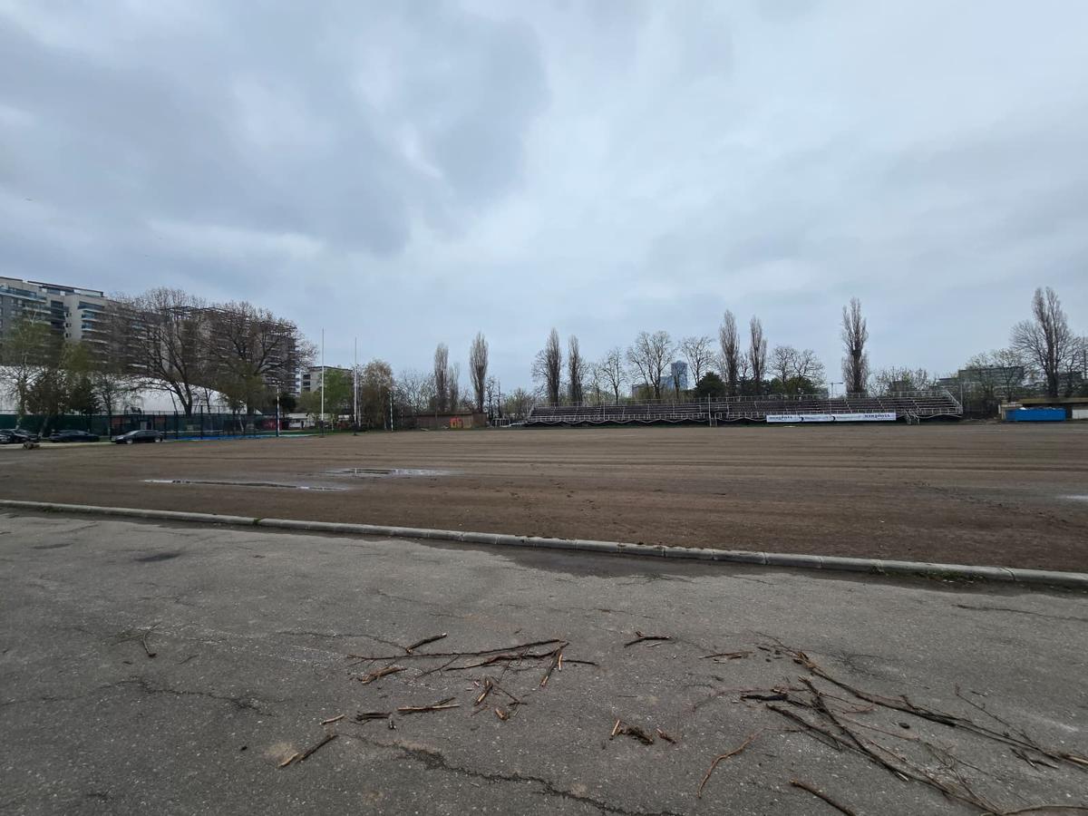 Cum arătau terenul și tribunele CCSS Tei, înainte de modernizare