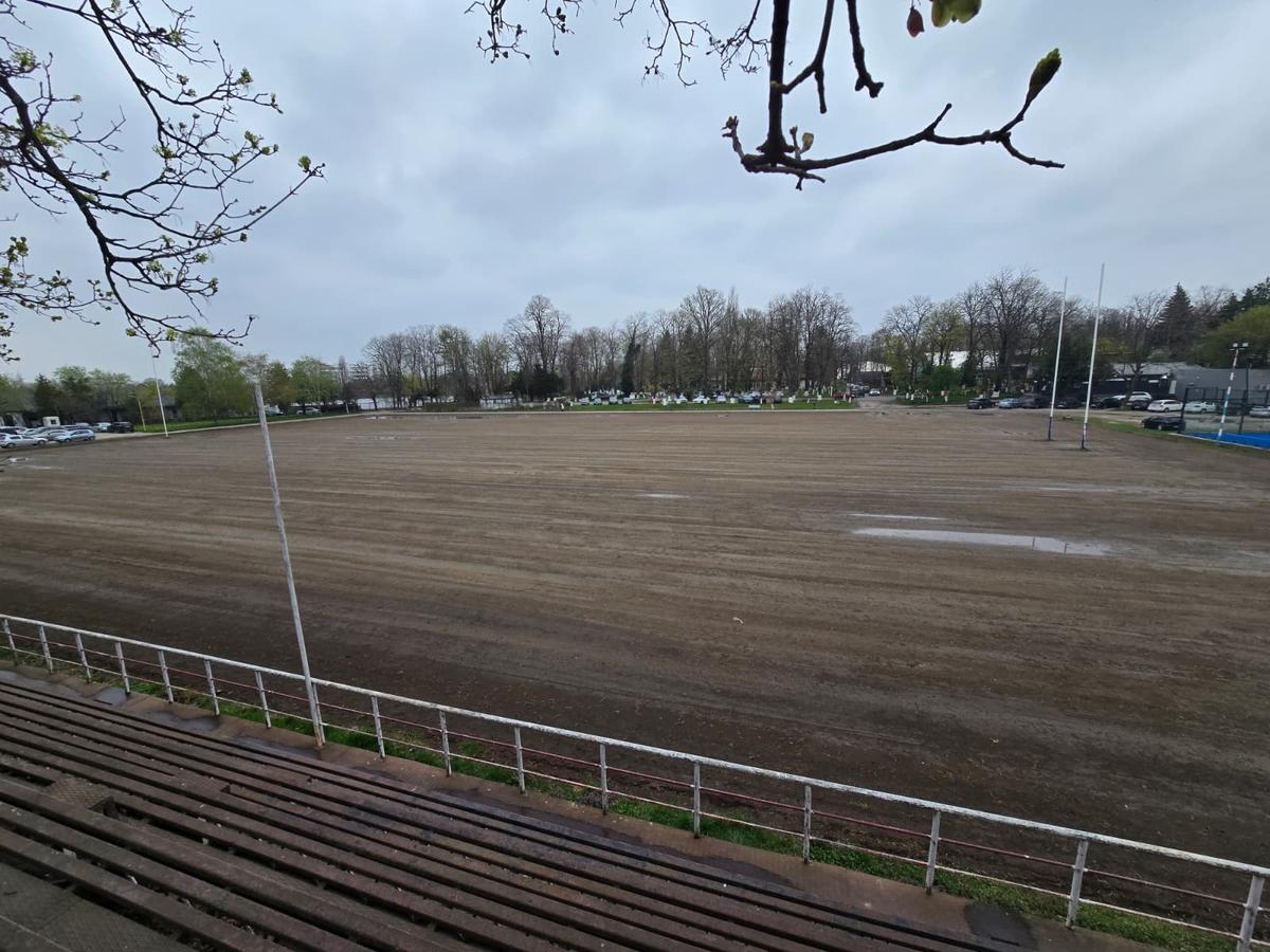 Cum arătau terenul și tribunele CCSS Tei, înainte de modernizare